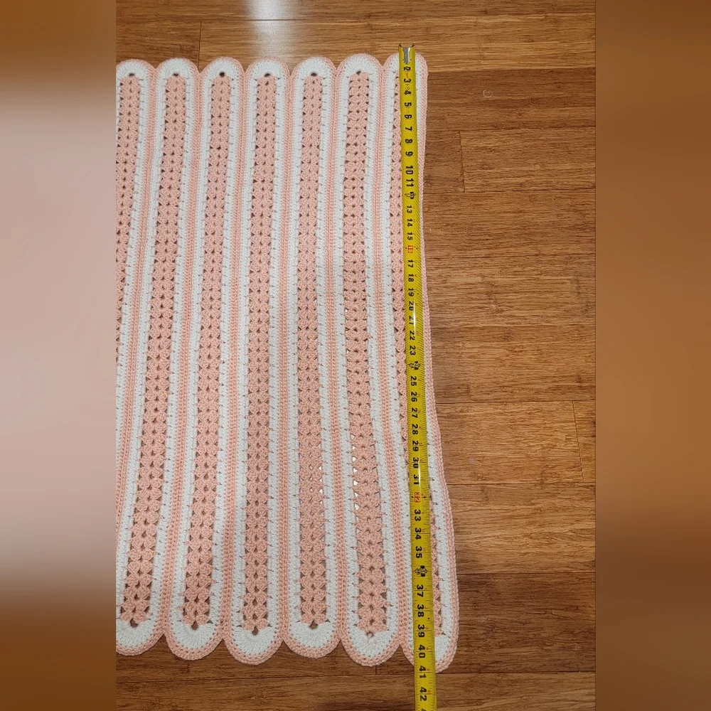 Hand Crochet Vintage Baby Blanket Throw,Salmon & White Color Scalloped Edge - Picture 3 of 13